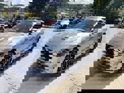Used 2020 Ford Mustang Premium image 4