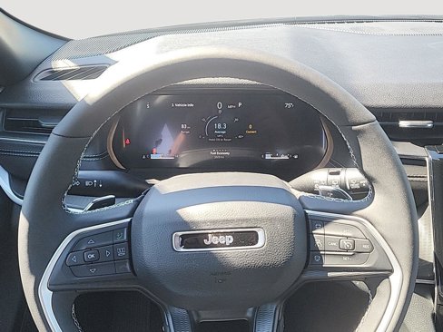 New 2025 Jeep Grand Cherokee Altitude image 30