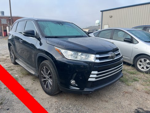 Used 2017 Toyota Highlander XLE image 1