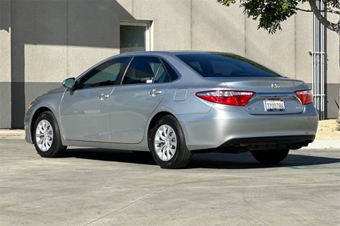 Used 2017 Toyota Camry LE image 3