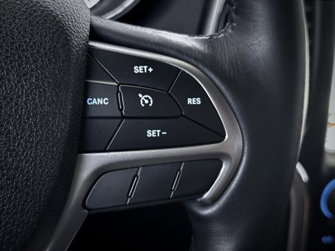 Used 2018 Jeep Grand Cherokee Altitude image 13