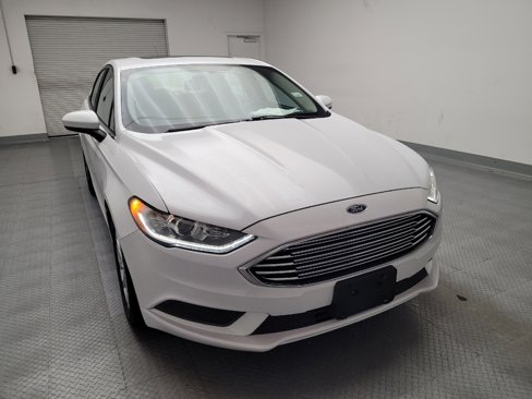 Used 2017 Ford Fusion SE w/ Fusion SE Technology Package image 14