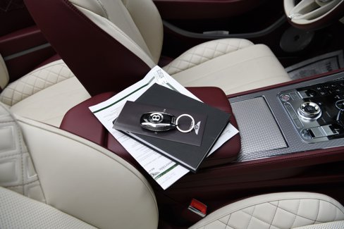 Used 2021 Bentley Continental GT V8 image 30