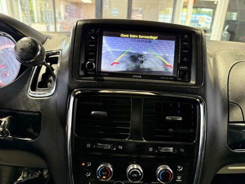 Used 2017 Dodge Grand Caravan SXT image 27