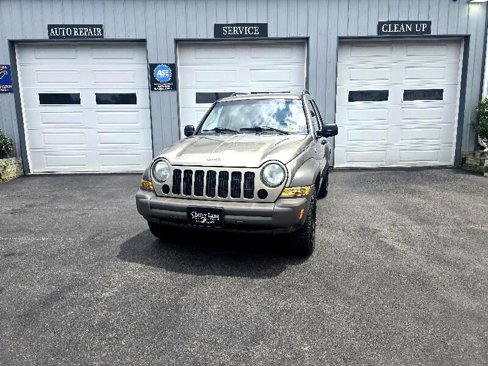 Used 2007 Jeep Liberty Sport image 2