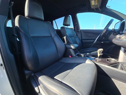 Used 2017 Toyota RAV4 SE image 12