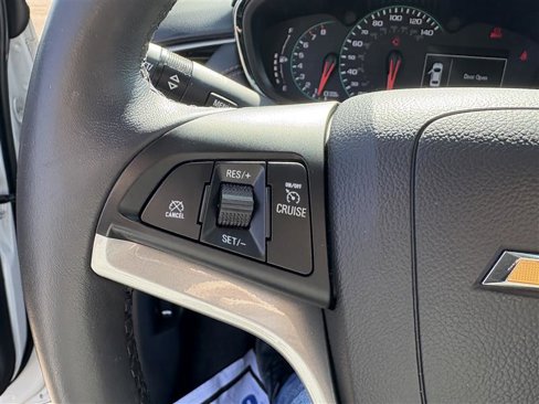 Used 2022 Chevrolet Trax LT w/ LT Convenience Package image 17