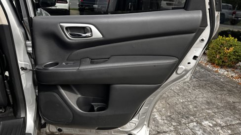 Used 2018 Nissan Pathfinder S image 24