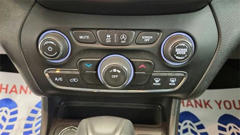 Used 2019 Jeep Cherokee Latitude w/ Popular Appearance Group image 16
