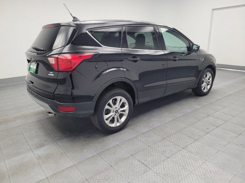Used 2019 Ford Escape SE image 9