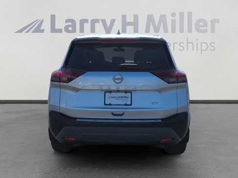 Used 2022 Nissan Rogue SV image 4