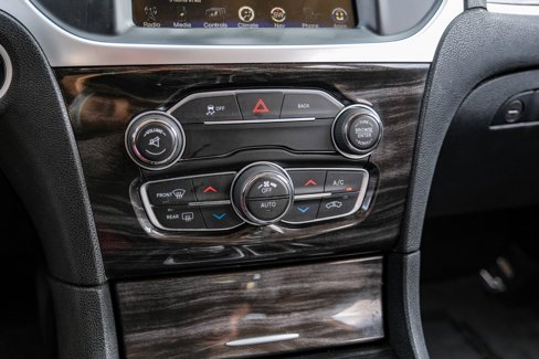 Used 2015 Chrysler 300 Limited w/ Driver Convenience Group image 24
