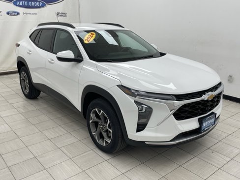 Certified 2024 Chevrolet Trax LT w/ Driver Confidence Package image 1