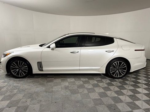 Used 2018 Kia Stinger Premium image 3