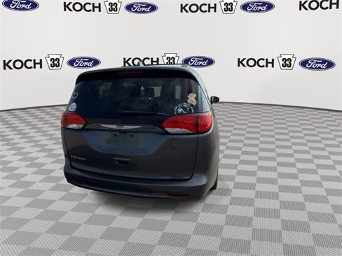 Used 2020 Chrysler Voyager Lxi image 7