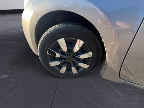 Used 2015 Toyota Corolla L image 12