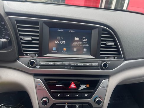 Used 2017 Hyundai Elantra SE image 28
