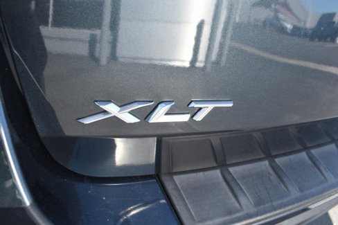 Used 2022 Ford Explorer XLT image 8