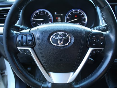 Used 2017 Toyota Highlander Limited image 24