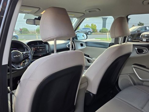 Used 2023 Kia Soul LX image 16