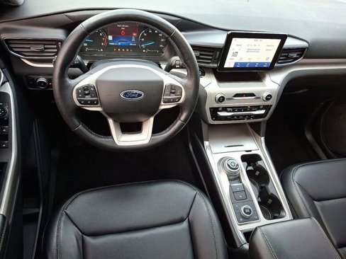 Used 2021 Ford Explorer XLT w/ Equipment Group 202A image 22