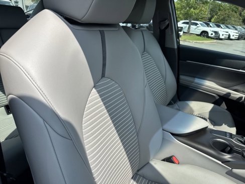 Used 2022 Toyota Camry SE image 16