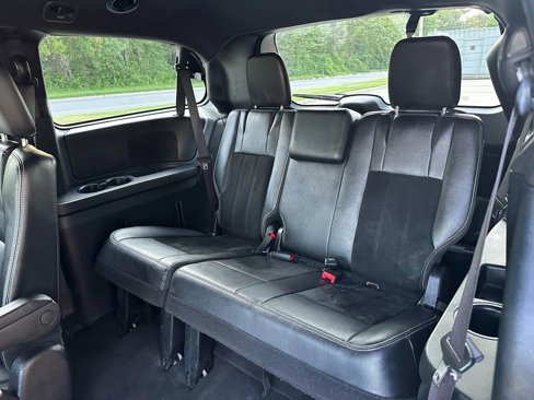 Used 2016 Dodge Grand Caravan SXT image 18