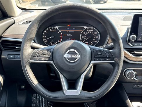 Used 2024 Nissan Altima 2.5 SV image 14