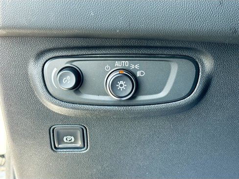 Certified 2023 GMC Terrain SLE image 10