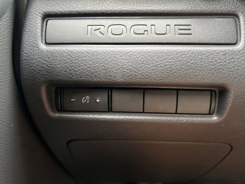 Used 2023 Nissan Rogue S image 23