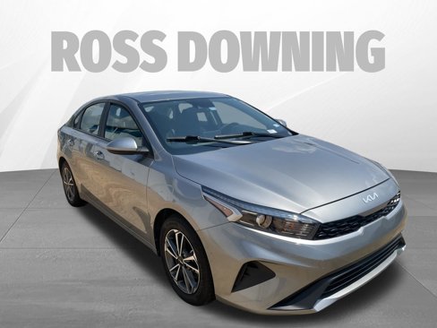 Used 2023 Kia Forte LXS image 3