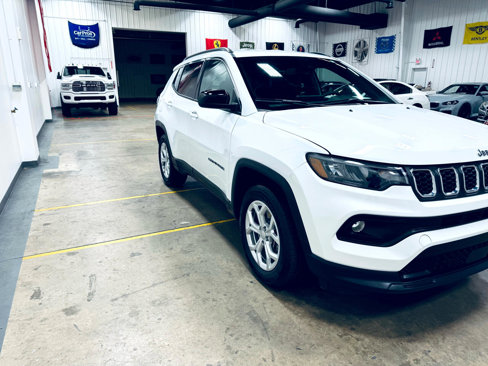 Used 2024 Jeep Compass Latitude image 17