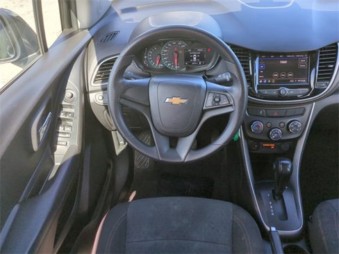 Used 2020 Chevrolet Trax LS image 17