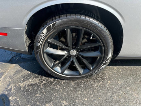 Used 2015 Dodge Challenger R/T Plus image 9