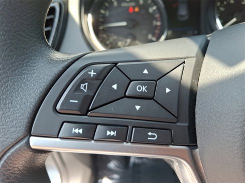 Used 2020 Nissan Rogue Sport SV image 20