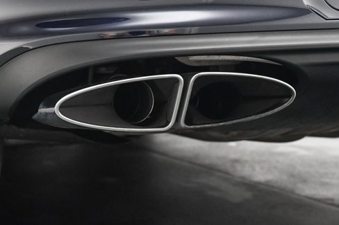 Used 2023 Bentley Bentayga image 23