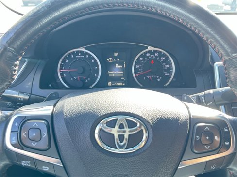 Used 2017 Toyota Camry SE image 11