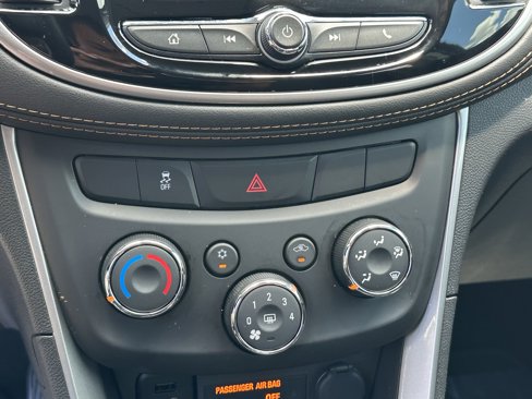 Used 2022 Chevrolet Trax LT w/ Sport Edition image 25