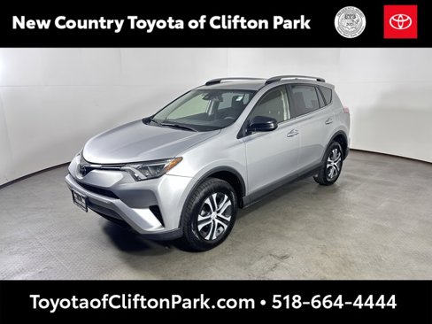 Used 2018 Toyota RAV4 LE image 7