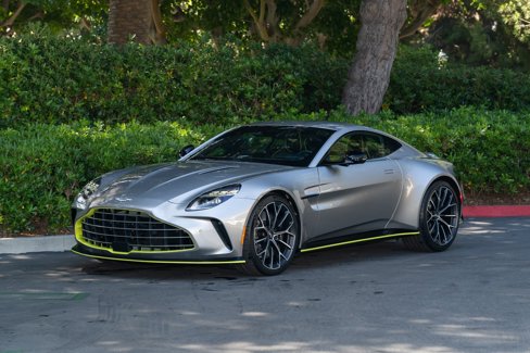 Used 2025 Aston Martin V8 Vantage Coupe image 25