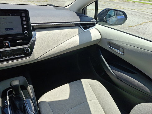 Used 2020 Toyota Corolla LE image 16