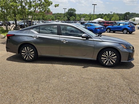 Used 2023 Nissan Altima 2.5 SV image 3