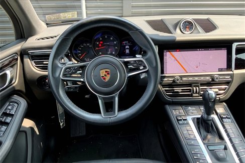 Certified 2020 Porsche Macan image 23