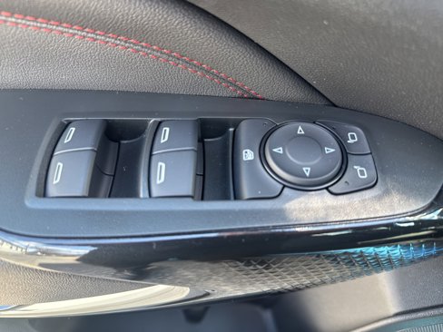 New 2025 Chevrolet Trax RS w/ Sunroof Package image 26