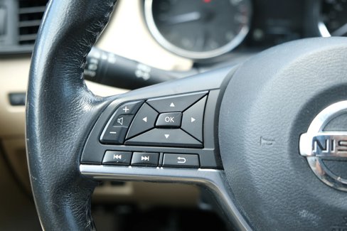 Used 2017 Nissan Rogue SV image 40