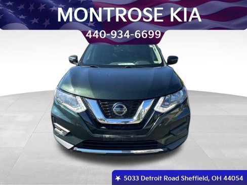Used 2020 Nissan Rogue SV image 2