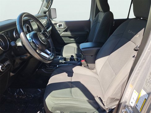 Used 2020 Jeep Wrangler Unlimited Sahara image 31