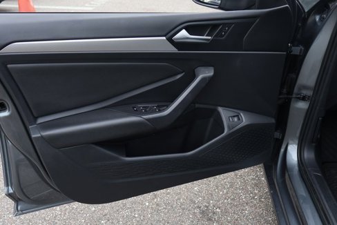 Certified 2020 Volkswagen Jetta SE w/ SE Cold Weather Package image 11