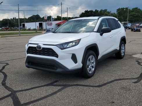 Used 2019 Toyota RAV4 LE image 2