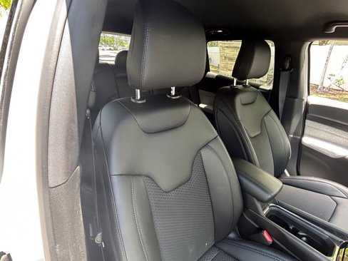 New 2025 Jeep Compass Latitude image 19